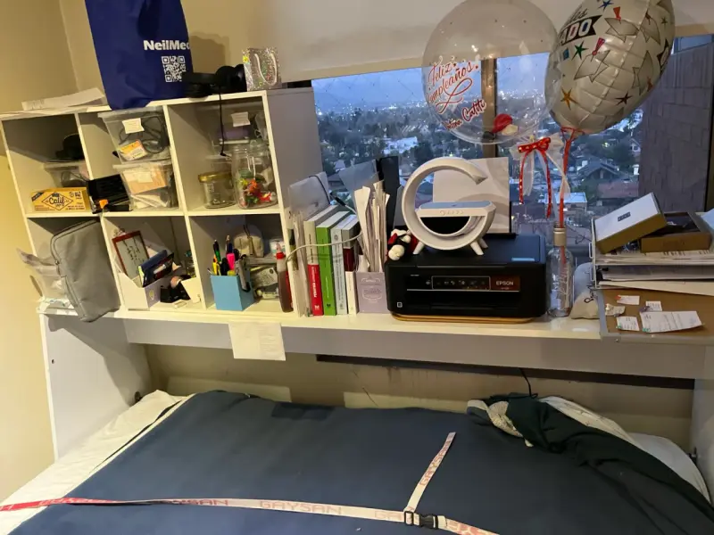 Cama abatible con escritorio y estantería - 1