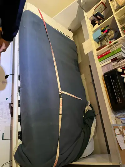 Cama abatible con escritorio y estantería - miniatura 2