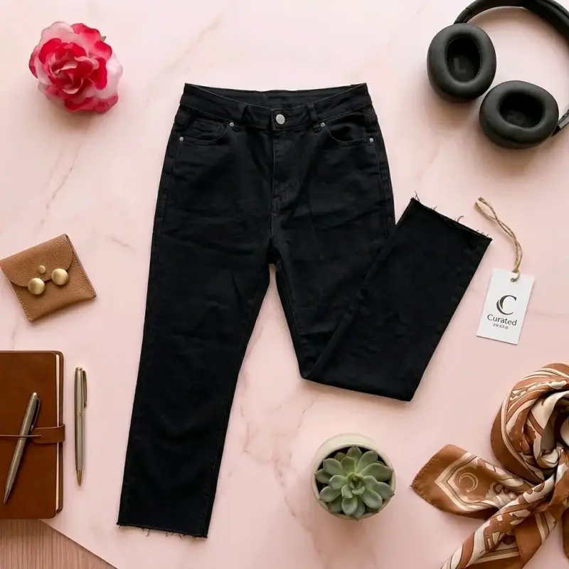 Jeans negros de mujer Curated con diseño moderno