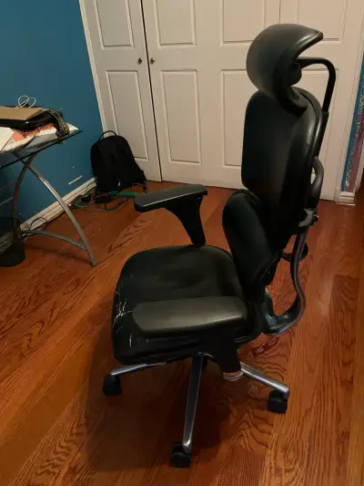 Silla ergonómica de oficina con respaldo ajustable - miniatura 1