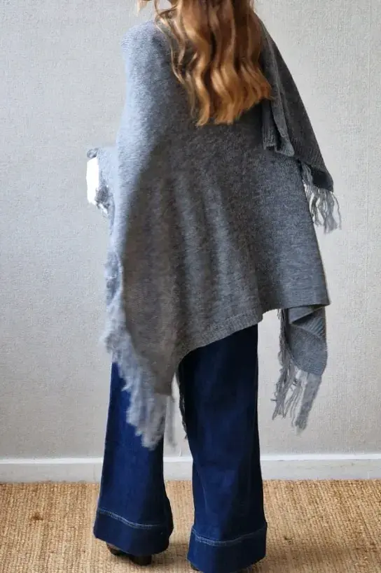 Chal gris con flecos - 1