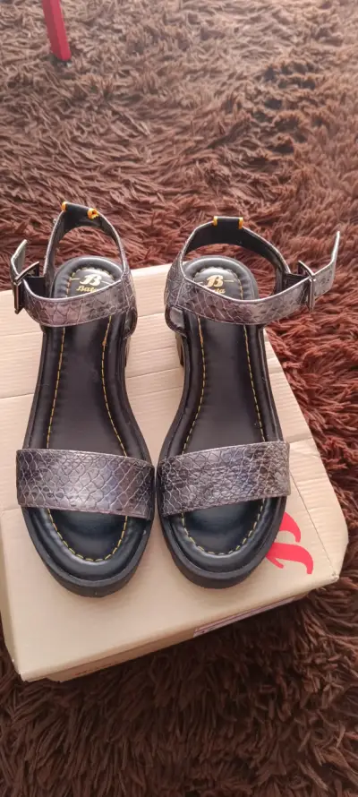 Sandalias de cuero sintético Bata negras - miniatura 1