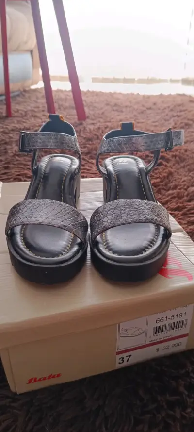 Sandalias de cuero sintético Bata negras - miniatura 4