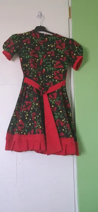 Vestido floral rojo y negro con volantes - miniatura 1