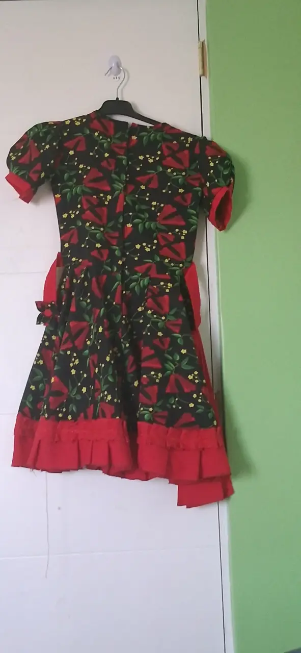 Vestido floral rojo y negro con volantes - 2