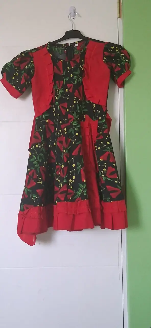 Vestido floral rojo y negro con volantes - 3
