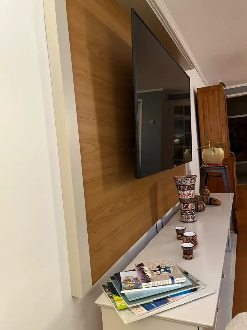 Mueble de TV con repisas y cajones - 4