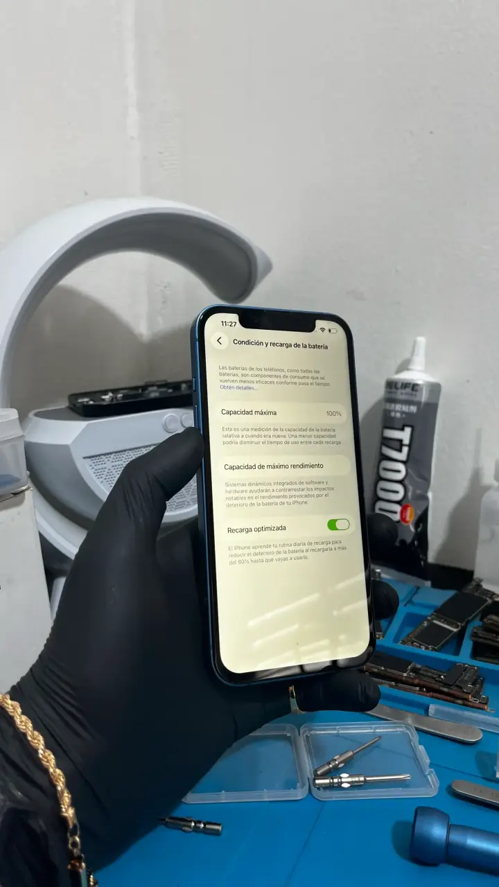 iPhone 13 Azul 128GB en Buen Estado - 3