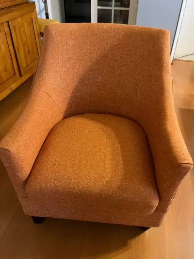 Sillón individual tapizado en tela naranja - miniatura 1
