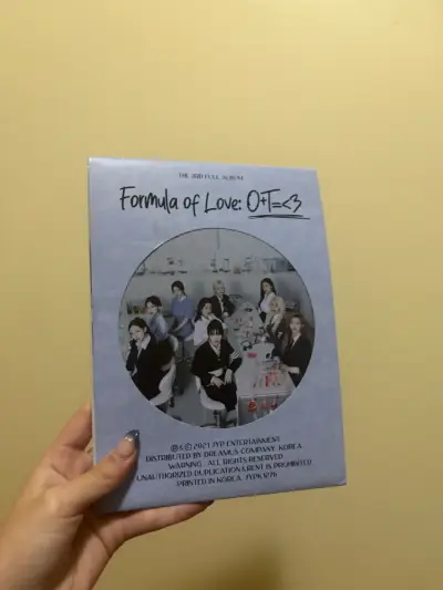 Álbum Formula of Love: O+T=<3 de TWICE - miniatura 1