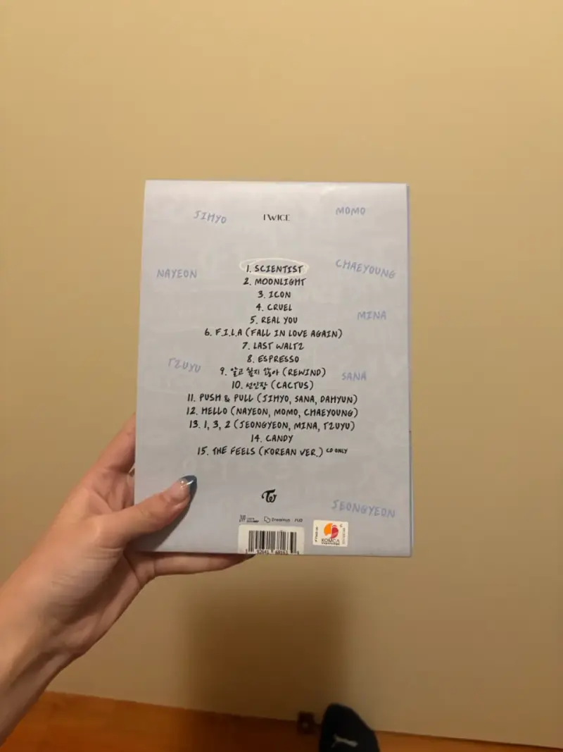 Álbum Formula of Love: O+T=<3 de TWICE - 2