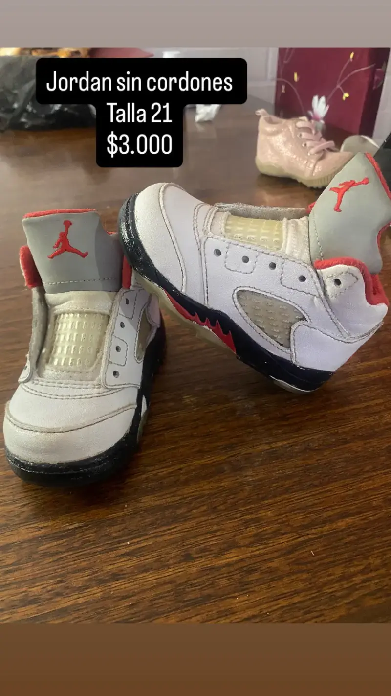 Zapatillas Jordan sin cordones para niños talla 21