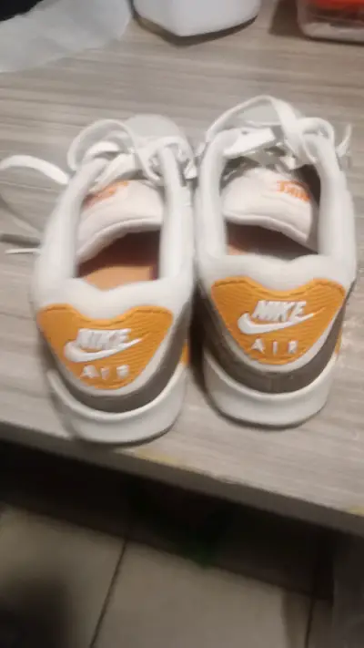 Zapatillas Nike Air blancas y naranjas - miniatura 5