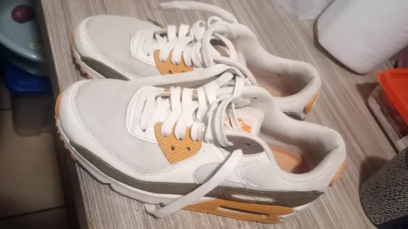Zapatillas Nike Air blancas y naranjas - 6