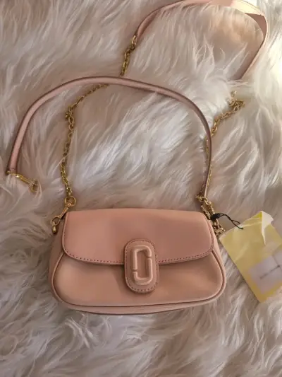 Cartera cruzada rosa Marc Jacobs con cadena dorada - miniatura 1