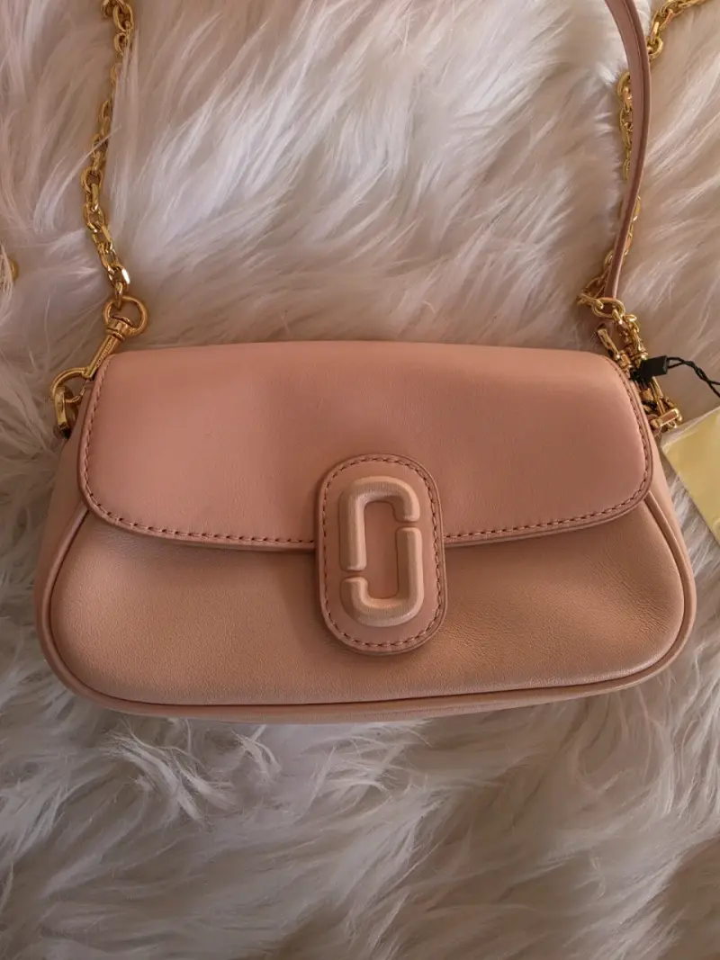 Cartera cruzada rosa Marc Jacobs con cadena dorada - 2