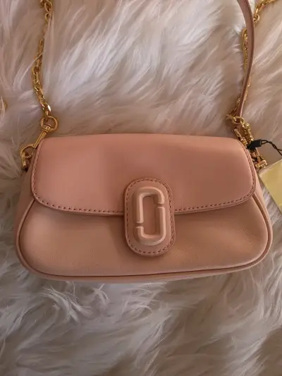 Cartera cruzada rosa Marc Jacobs con cadena dorada - miniatura 2