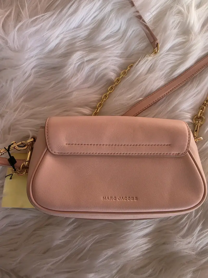 Cartera cruzada rosa Marc Jacobs con cadena dorada - 3