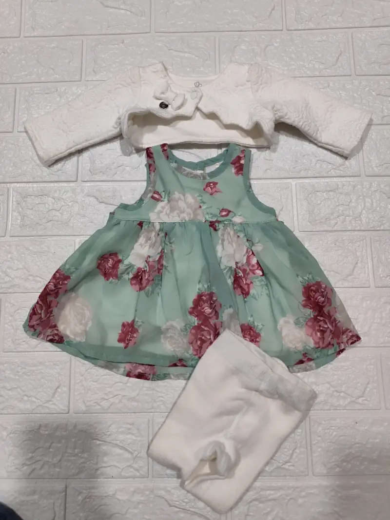 Vestido de bebé floral con chaqueta y pantis - 1