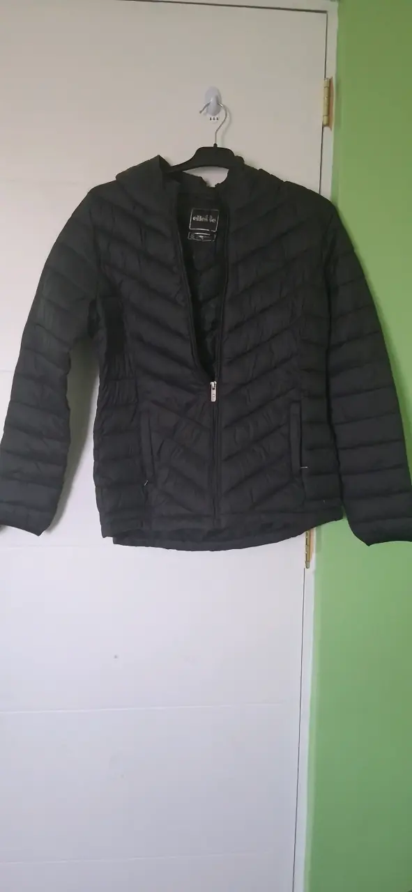 Chaqueta acolchada negra Ellesse para mujer