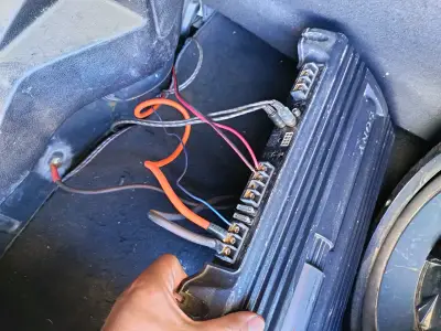 Amplificador Sony para auto 600W usado - miniatura 2