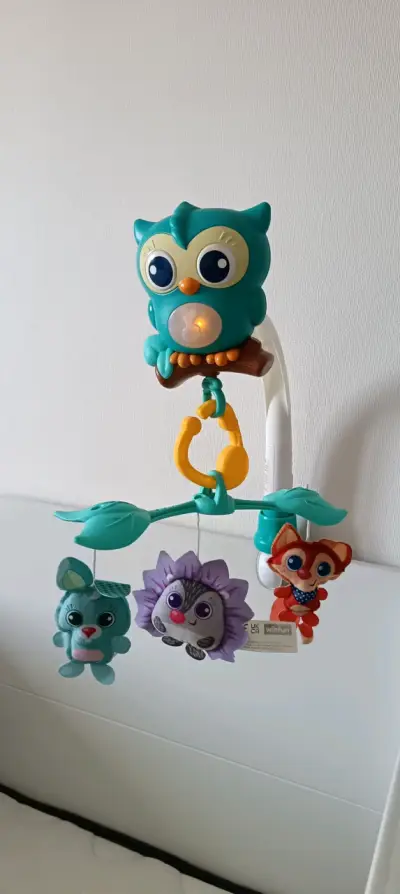 Móvil musical para cuna con figuras de animales - miniatura 1