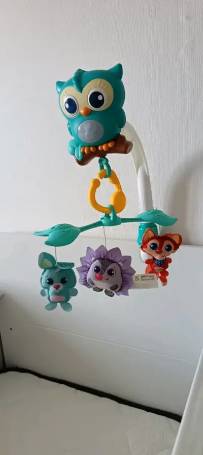 Móvil musical para cuna con figuras de animales - miniatura 2