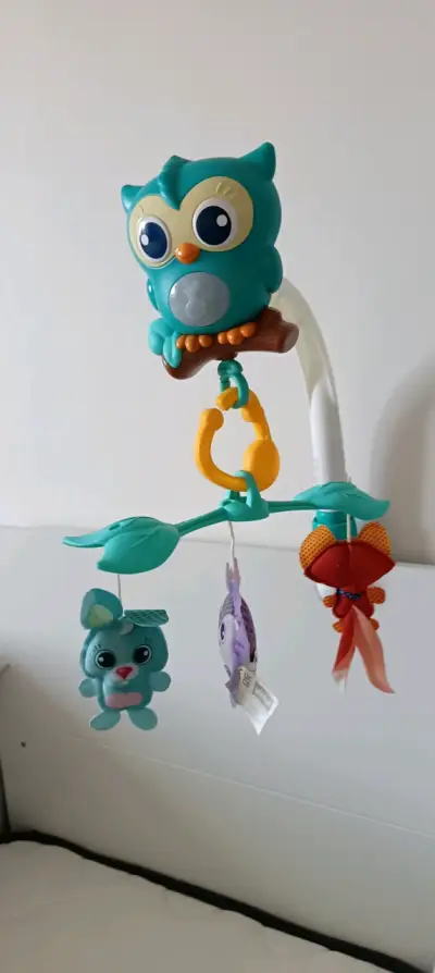 Móvil musical para cuna con figuras de animales - miniatura 3