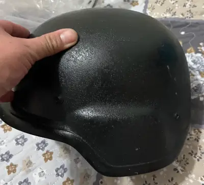 Casco táctico negro para protección - miniatura 2