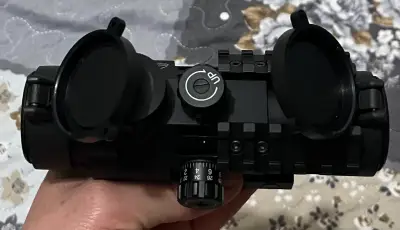 Visor óptico táctico con ajuste de elevación - miniatura 1