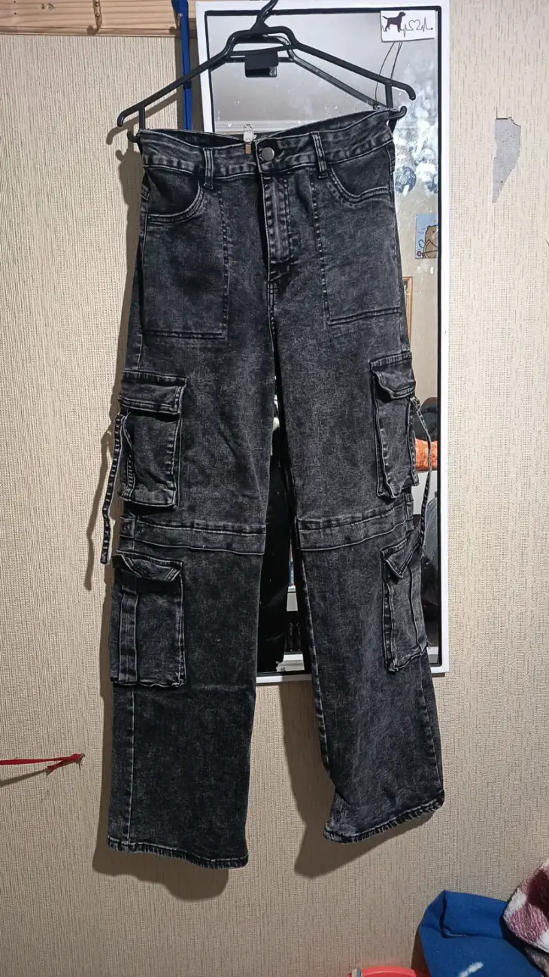Pantalones cargo negros de mezclilla
