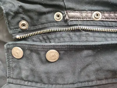 Chaqueta azul marinocon capucha y cierre metálico - miniatura 3