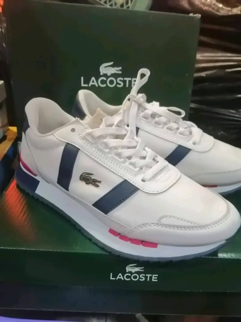 Zapatillas deportivas Lacoste blancas y negras - 1