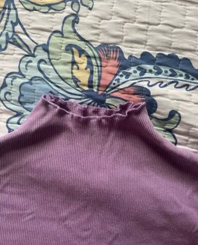 Polera de cuello alto morada para mujer - miniatura 2