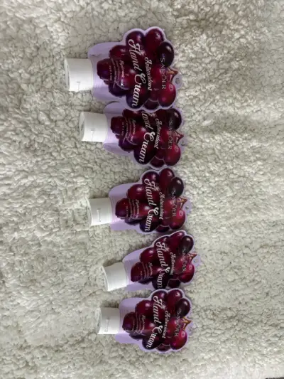 Crema de manos Sadoer sabor frutilla - miniatura 1