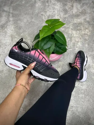 Zapatillas deportivas negras y rosas para mujer - miniatura 1