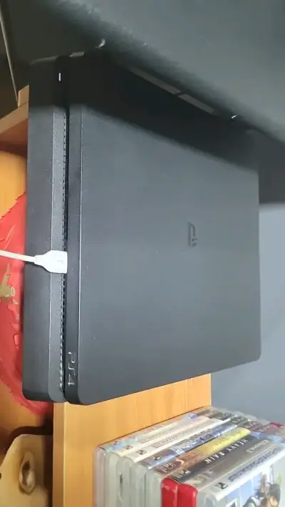 Consola PS4 con juegos digitales incluidos - miniatura 1