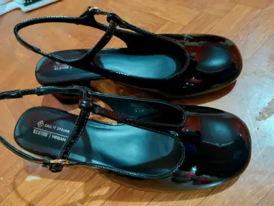 Zapatos de charol - miniatura 1