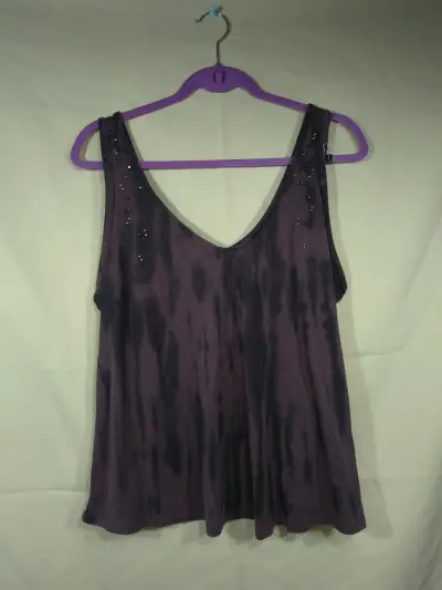 Polera sin mangas morada con diseño tie-dye - miniatura 1