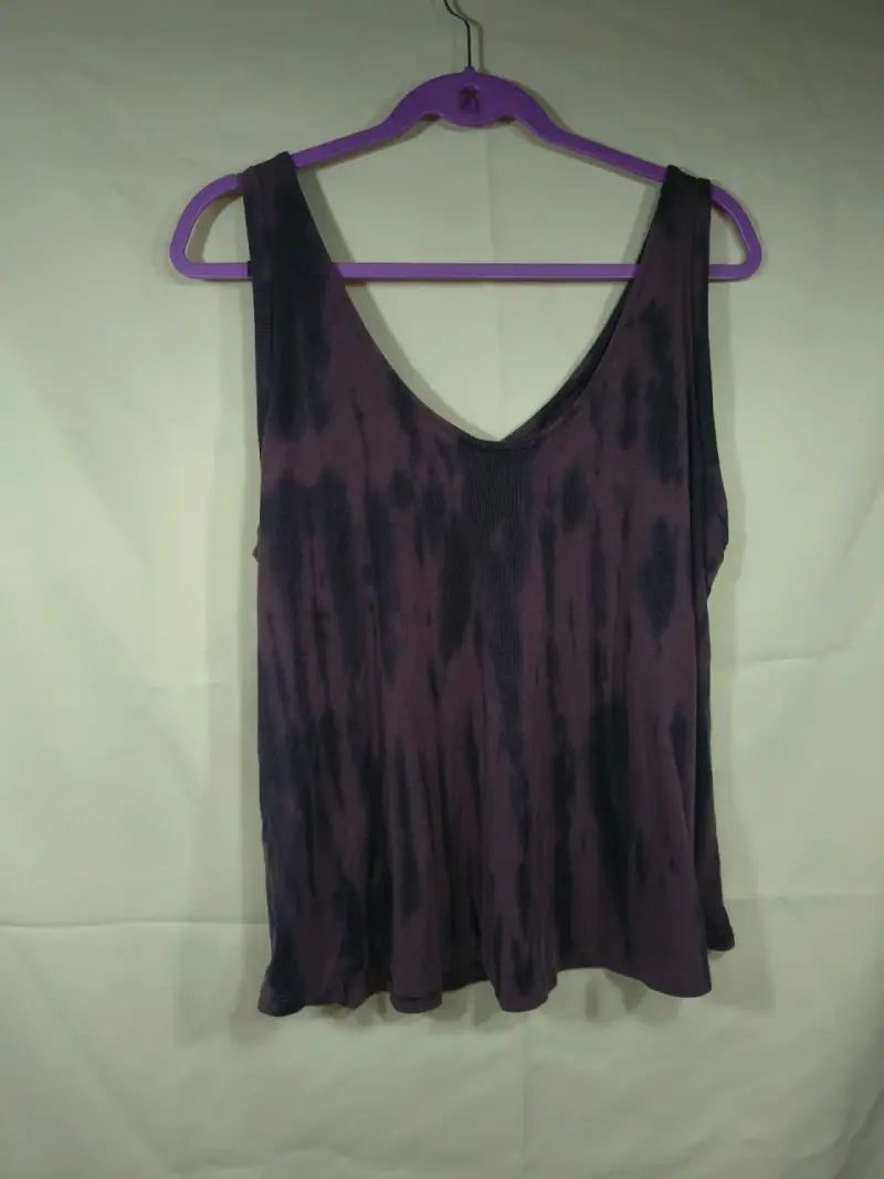 Polera sin mangas morada con diseño tie-dye - 2