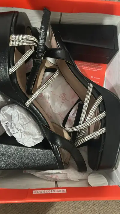 Sandalias de tacón alto negras con brillantes - miniatura 1