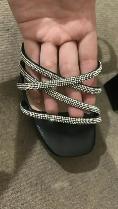 Sandalias de tacón alto negras con brillantes - miniatura 3