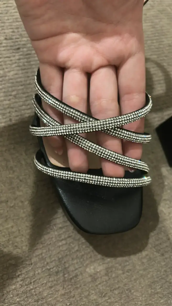 Sandalias de tacón alto negras con brillantes - 4