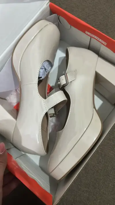 Sandalias de tacón alto blancas cerradas - miniatura 3