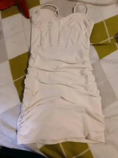 Vestido ajustado blanco con tirantes - miniatura 1