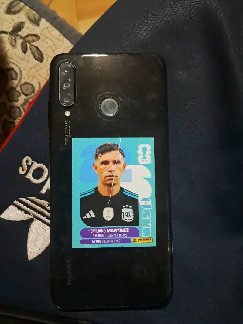 Smartphone Huawei con triple cámara - 1