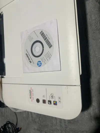 Impresora multifuncional HP DeskJet Advantage 1515 - miniatura 2