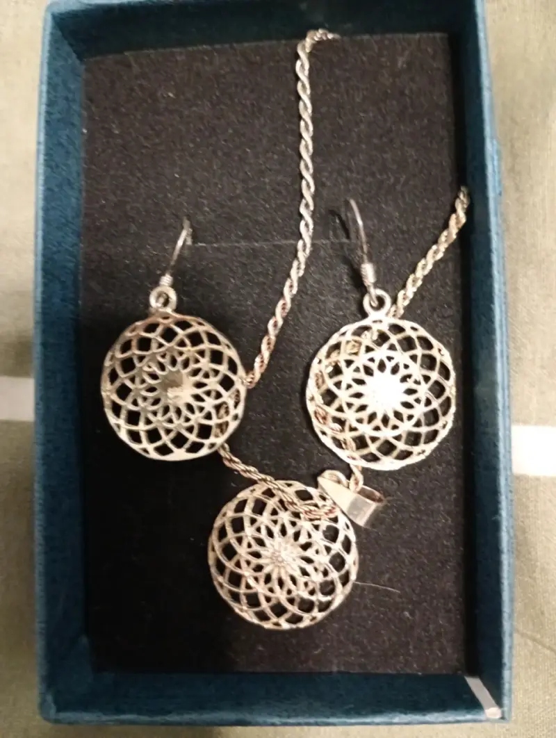 Conjunto de joyería de plata con diseño calado - 1