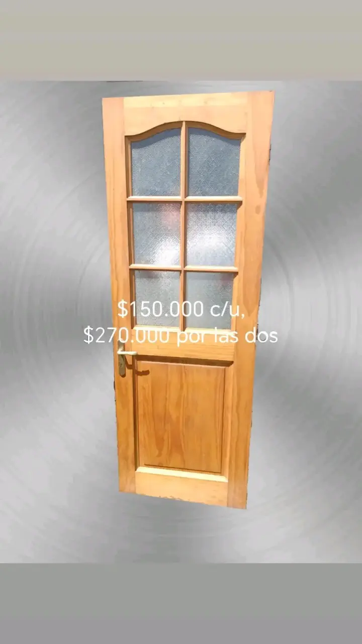 Puerta de madera con vidrio esmerilado