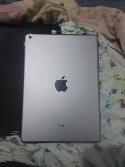 iPad de Apple con funda protectora - miniatura 3